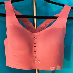 Victoria Sport Sports Bra! NEW! Size 32DD